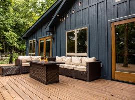 Sunset Views & Mountain Getaway, 4 Min to Downtown, hotel din Mentone