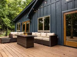 Sunset Views & Mountain Getaway, 4 Min to Downtown