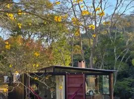 Casa Container com Hidro ao Ar Livre e Vista para a Natureza Miguel Pereira
