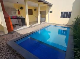 Casa com piscina 03 quartos até 10 pessoas, hotel em Rio Branco