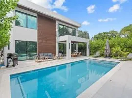 Absolut Luxe 5 Bed Villa with Pool- Great for Group