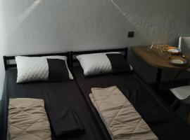 Нові апартаменти 2 поверх, поруч лікарня та парк Феофанія, МХП, hotel v Kyjevě