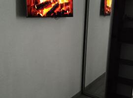 Нові апартаменти 2 поверх, поруч лікарня та парк Феофанія, МХП, hotel in Kyiv