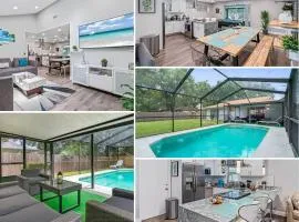 Stunning Heated Pool House Close to Tampa