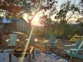 Private Cabin with Amazing Hilltop Views of Sunrise, Sunset and Wildlife & Hot Tub