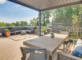 Rooftop Deck, Sweeping Views Chic Home in Brevard