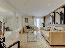 Prestige Manor, 6BR with Sunroom and 3400 Sqft by Instant Suites