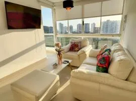 Exclusivo apto con piscina y vista al mar