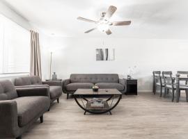 Central Casa Grande 2 BR Apt, 3 Beds with Backyard, khách sạn ở Casa Grande