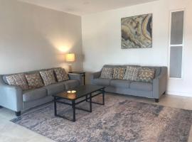 Dove Inn, hotel com estacionamento em Orange Walk