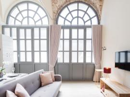 Romantic Escape city centre with Jacuzzi & Parking by Rent All Como