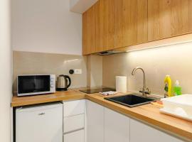 Modern City Apartment Budva 2-Central Location,5 min to Beach, hotel a Kravlja