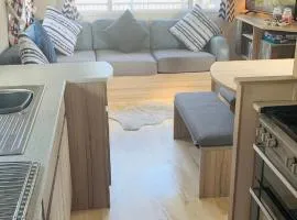 Haggerston Tower Lawn 04 Cozy 3 Bed with Wifi and Castle Views