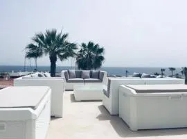 5bedroom,heated pool,garden,100m ocean 8 to 11p