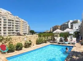 Follow the Sun Boutique Hostel - Pool, Breakfast & Sea Views