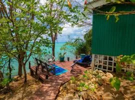 Beautiful beach cabin for two