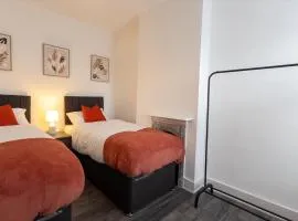 3 Bed House Bedford Free Parking