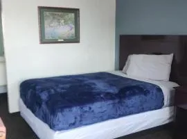 Queen Bed Hotel Room 118