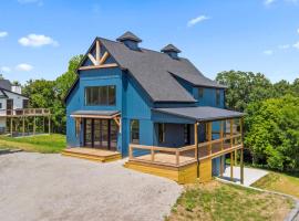 NEW Spacious Clarkson Getaway w Games & Yard, hotel u gradu Clarkson