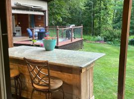 Lake Lovers Hideaway Near Lake Geneva, smje&scaron;taj s priborom za pripremu jela u gradu 'Elkhorn'