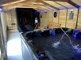 Cardiff - Sleep 7- Hot tub, Sauna