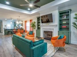 Colorful Cozy 3BD Near Football Parks Lake and Airport