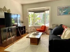 Pasadena Quiet Gem with Fiber Internet WiFi and Workspace