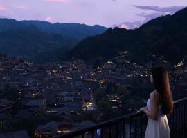 Seven Letters Zhanyue Hotel Xijiang Qianhu Miao Village、Xijiangのホテル