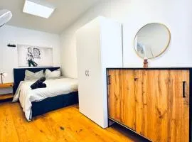 Affordable 5BR Apartment Near Kaufpark Alterlaa