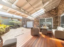 Refresh at Rocky, 134 Rocky Point Rd - Air Con, Wi-Fi, large yard