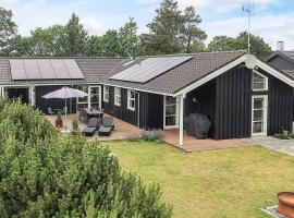 10 person holiday home in Hadsund, hotel v destinaci Hadsund