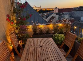Castle View Luxury Apt in Bratislava Old Town, hotel para golfe em Bratislava