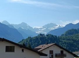 Swiss Alpine view apartment, casa de campo em Interlaken