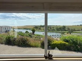 Lovely Caravan With Full Lake Views And Decking In Yorkshire, Ref 71010Q