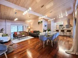 Whare Puwaha - River Mouth House