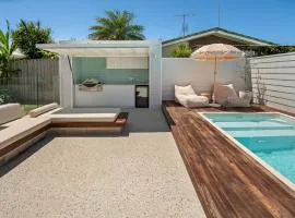Sunshine Coastal Retreat - Stroll to the Shoreline