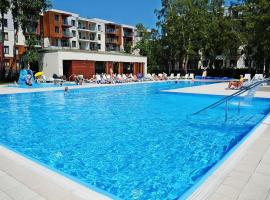 Apartamenty BalticON Polanki - Sauna, Fitness inclusive - Basen latem, Pool im Sommer