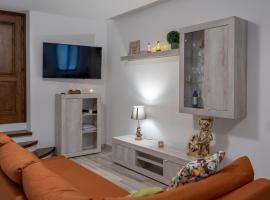 Al Laghée - New 2 Bedroom Apartment in Gravedona Center, hotel in Gravedona
