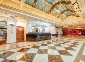 Penthouse Studio w Mountain View and Balcony