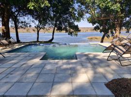 Kulota Island Lodge ที่พักในKatombora