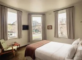 Naughtons Hotel