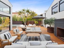 The Colony Reserve by Stay Awhile Villas, hotel a Malibu Beach