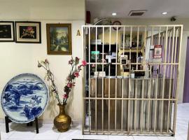 OYO 90994 Hotel Golden Mouse, hotel in Sultan Azlan Shah Airport
