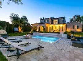Villa Experience for 6 people with private heated pool & pet friendly