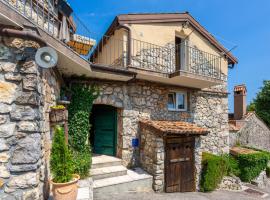 Beautiful Stone House Obrs with indoor pool, hotel in Kraj