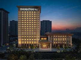 Doubletree By Hilton Kaifeng, hotel s parkirali&scaron;tem u gradu 'Kaifeng'