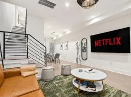 5-Bedroom Home with 2 Kitchens & Outdoor Space, Columbia Heights