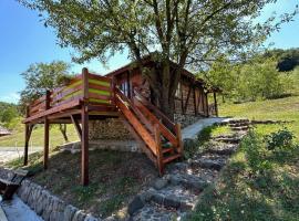 Restoran i konaciste NOVI MELJANICKI BAZENI, hotelli kohteessa Kraljevo