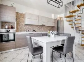 Humanitas & Forum - Beautiful Modern Apartment