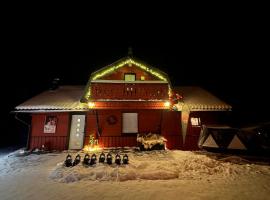 Camp Caroli Villa Aurora, hotel dengan tab panas di Jukkasjärvi